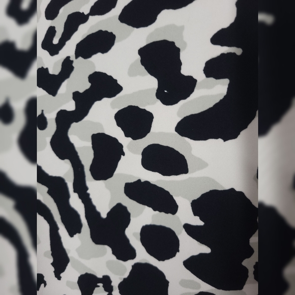 Tail Jungle Cat Print Active Top Medium - Picture 4 of 4